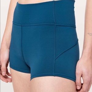 Lululemon In Movement Short *Everlux 2.5"